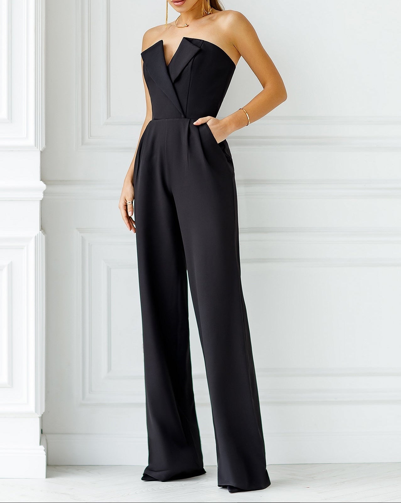Women’s V-Neck Sleeveless Jumpsuit with Strapless Bodice and Wide-Leg Cut