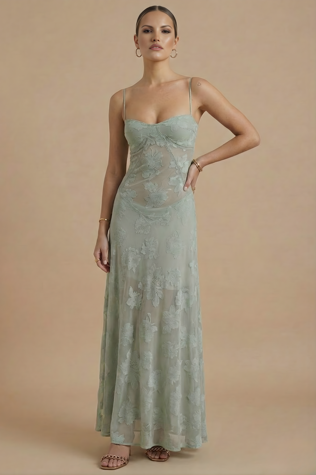 Elegant Floral Maxi Dress with Spaghetti Straps and Fitted Bodice