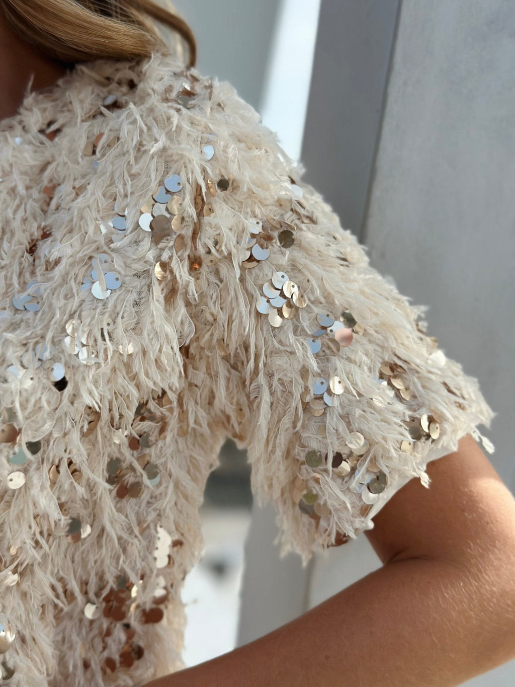 Women’s Embellished Feather-Effect Blouse with Sequin Detail – Refined Evening Style